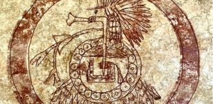 O que é um mural de Tepoztecatl, coelho asteca Deus do álcool fazendo em uma igreja mexicana?