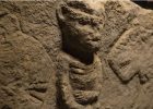 A arte narrativa mais antiga do mundo retrata uma cena' incomum e única' - escultura de 11.000 anos investigada