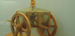 Exhibit in the Science Museum in London, England. This conjectural model chariot incorporates a differential gear.