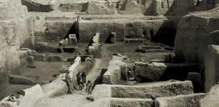 Ruins of ancient city of Kish. Image via as.miami.edu