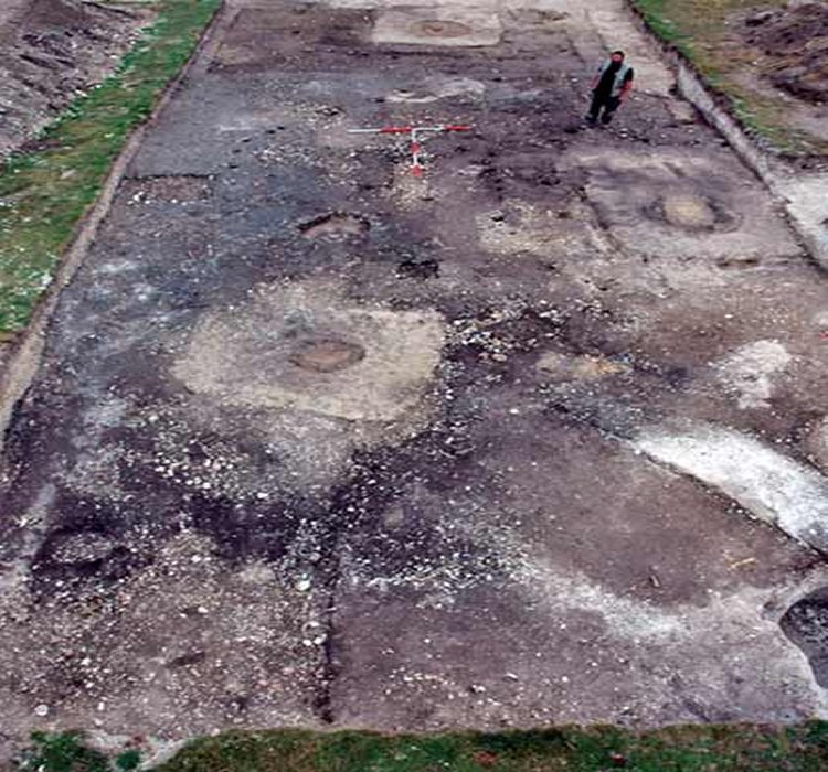 Experts in York have compiled a detailed picture of food and cuisine near Stonehenge© Mike Parker Pearson