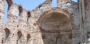 Nessebar was captured and incorporated in the lands of the First Bulgarian Empire in 812 by Khan Krum after a two week siege only to be surrendered back to Byzantium. Photo: https://www.flickr.com/people/24160703@N03/
