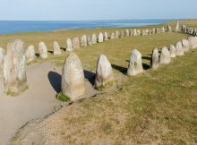 Ales stenar, facing west