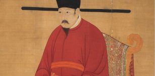 Palace portrait on a hanging scroll, kept in the National Palace Museum, Taipei, Taiwan