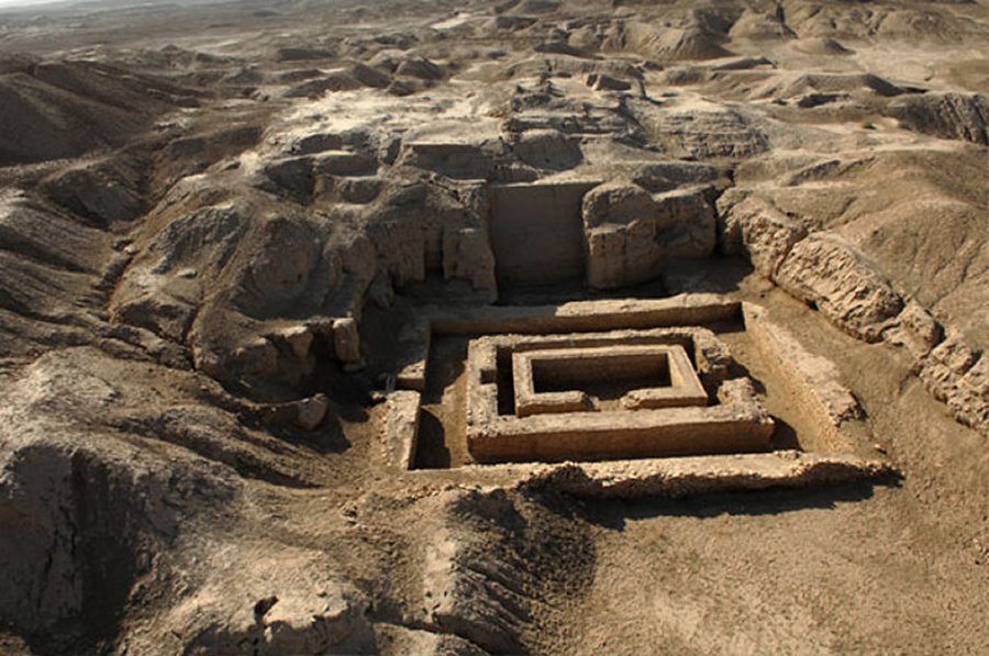 ruins of Uruk, Mesopotamia