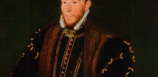 Portrait of Blessed Thomas Percy, 7th Earl of Northumberland (1528-1570, at full length, kneeling on a cushion, wearing a black doublet with a fur trimmed cloak, a white ruff and the Order of the Garter collar and garter, reading a prayer book.