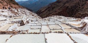 The salt evaporation pond at Maras. Image credit: Diego Delso