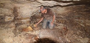 Inside the settlement, jars and cooking pots were discovered. These may have been used by Bar-Kokhba rebels. Photo: Assaf Peretz, courtesy of the Israel Antiquities Authority.(via Biblical Archaeology)