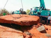 The crane from Hyderabad took four hours to lift the 40 ton capstone. Image: Deccan Chronicle