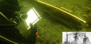 Archaeologist Jon Adams sketching the figurehead before it is raised to the surface. (Photo: Johan Rönnby, Södertörn University)