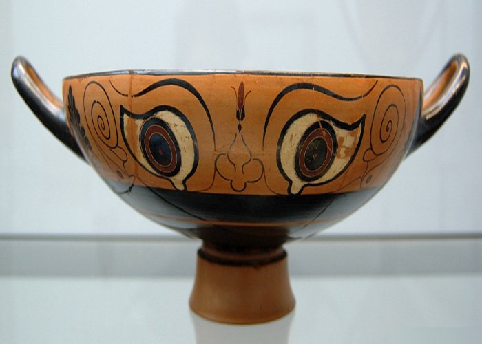 Kylix eye cup (530–520 BC), inscribed with Chalcidian text. It features an eye motif, to ward off the evil eye.