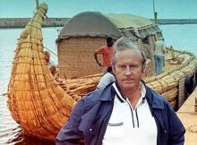 Thor Heyerdahl in front of the raft RA11,before the second attempt to crush the Atlantic. The picture was taken in Morocco, date unknown. Photo: Michel Lipchitz/AP