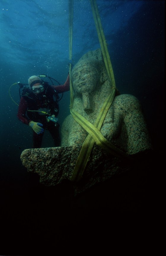 A colossal statue of red granite (5.4 m) representing the god Hapi, which decorated the temple of Heracleion. The god of the flooding of the Nile, symbol of abundance and fertility, has never before been discovered at such a large scale, which points to his importance for the Canopic region. © Franck Goddio/Hilti Foundation, photo: Christoph Gerigk