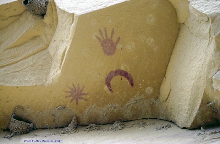 Anasazi pictograph possibly depicting the Crab Nebula supernova in AD 1054. Chaco Canyon, New Mexico