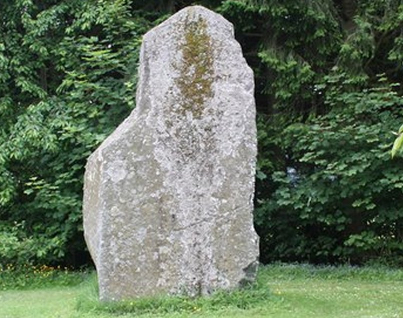 Macbeth's Stone, Lodge House, Belmont Castle. Credits: Bob Embleton