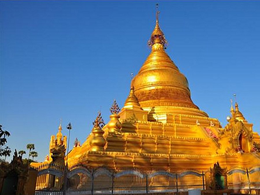 This marvelous pagoda was built during the reign of King Mindon as part of the foundations of the then royal city of Mandalay in 1857.