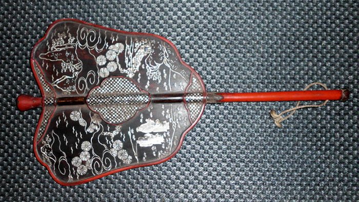 Innocent-Looking Japanese War Fan - Surprise Weapon Used By The Samurai And Female Ninja