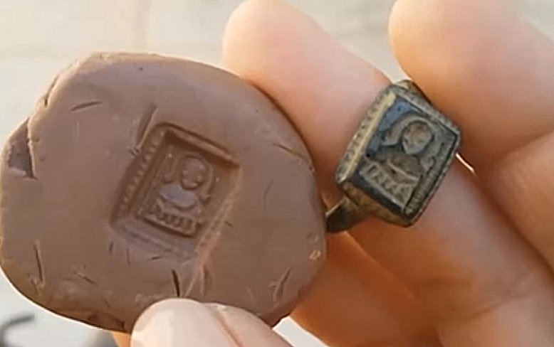 Ring with image of St. Nicholas. Credits: Israel Antiquities Authority