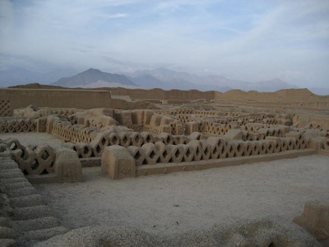 The ruins of Chan Chan, which were plundered by Spanish treasure hunters and continue to be by their modern counterparts, the 'huaqueros'. © UNESCO