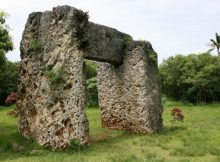 It is believed that the Ha'amonga ‘a Maui (Trilithon) was used as a gateway to the king's Royal Compound, Heketā.