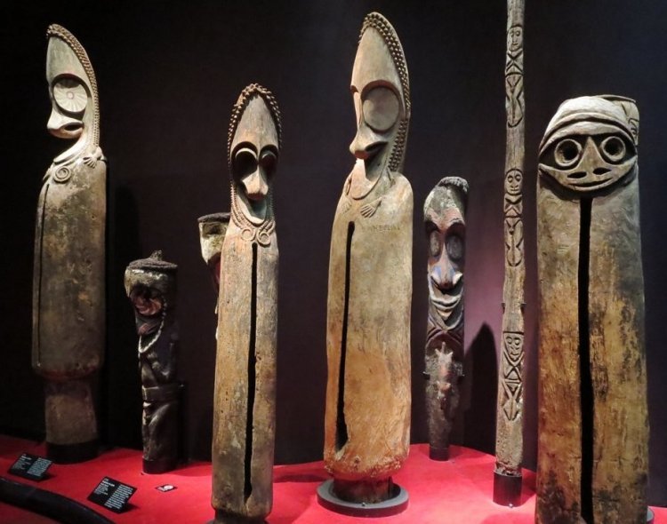Vanuatu Slit gongs