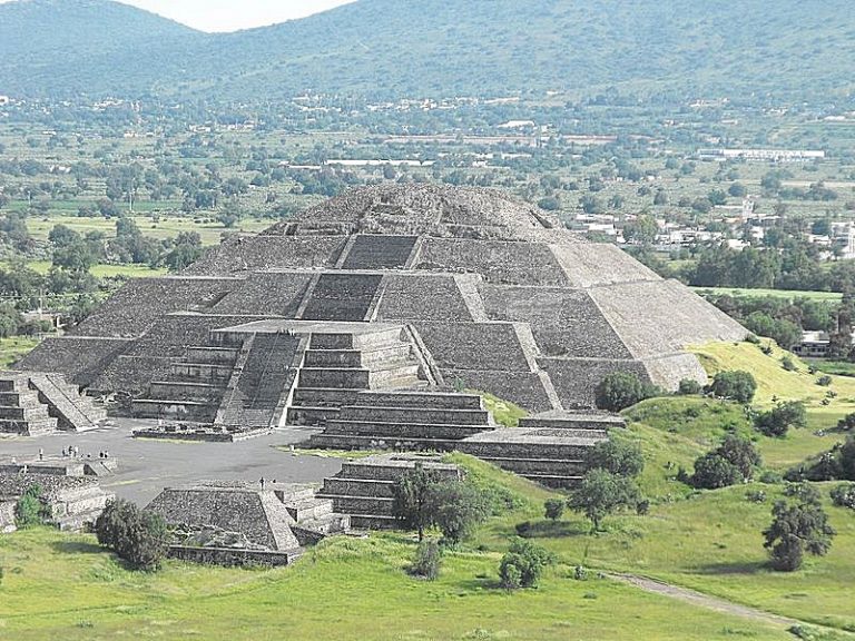 Pyramid Of The Moon At Teotihuacán - Underground Tunnel And Chamber ...