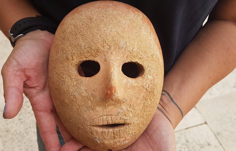 The rare stone mask dating to the Neolithic period. Image credit: Clara Amit, Israel Antiquities