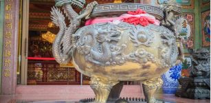 Peculiar Accounts Of Ancient Flying Metallic Dragons And Bells In China And Japan
