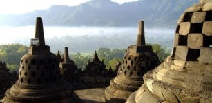 Borobudur Temple Compounds (Indonesia) © UNESCO