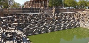 Modhera stepwell. Image credit: WalkThroughIndia