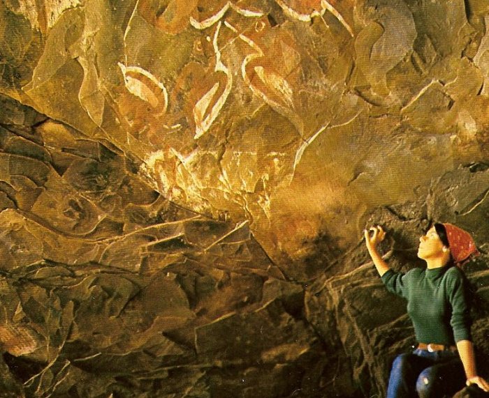 Birdmen (Tangata manu) paintings in the so-called "Cannibal Cave". Storia Illustrata, year 1969. Image via wikipedia