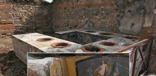 Snack Bar in ancient Pompeii - decorations