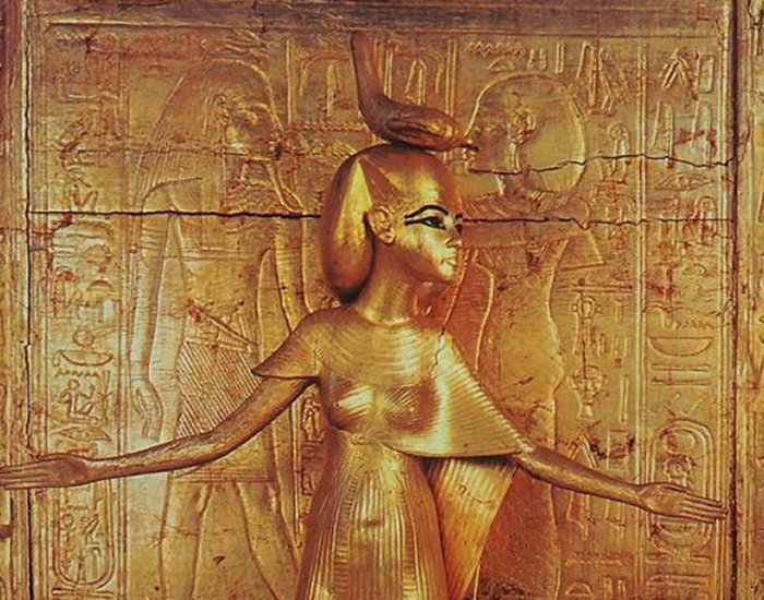 Serket protecting the shrine for the canopic vases of the Tomb of Tutankhamon. Image credit: National Museum, Cairo, Egypt