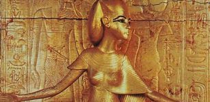 Serket protecting the shrine for the canopic vases of the Tomb of Tutankhamon. Image credit: National Museum, Cairo, Egypt