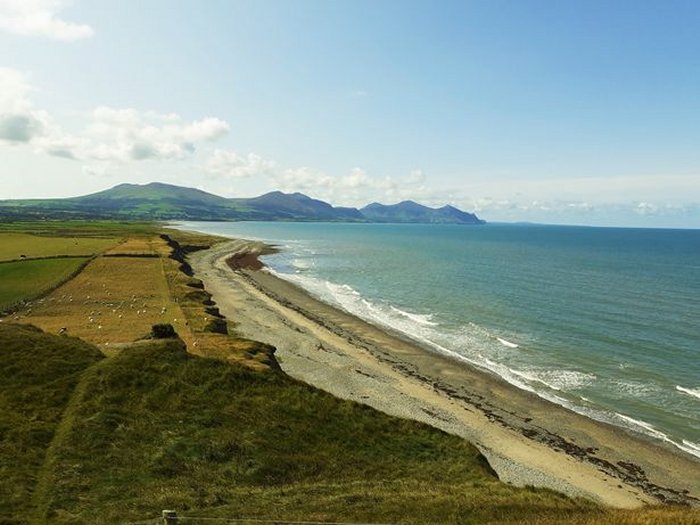Unexpected Discovery Of Huge Iron Age Roundhouse At Dinas Dinlle, Wales
