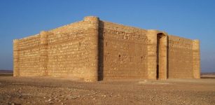 Strange Desert Castle Qasr Kharana In Jordan