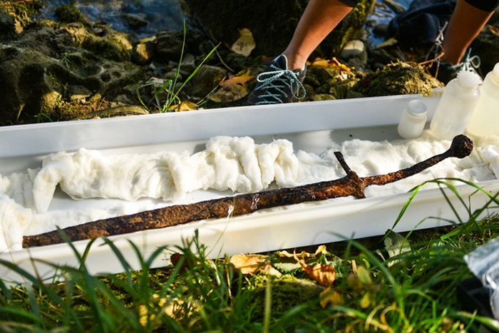 Real-Life Excalibur Found Underwater In Bosnia - Medieval Sword In