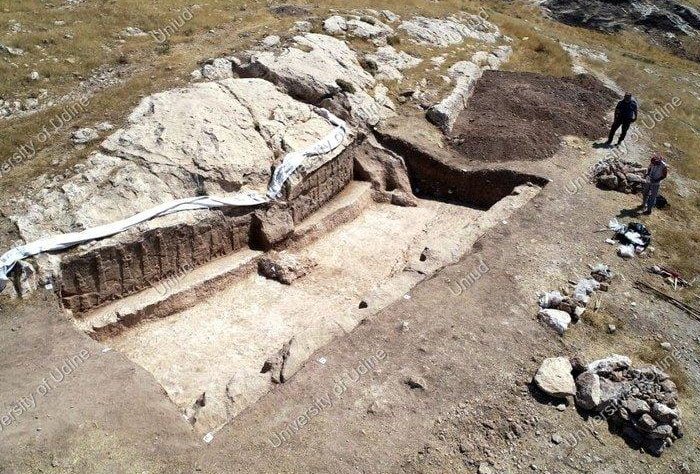 Duhok Province, Kurdistan - inscription and carvings at the ancient site