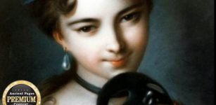 Why Was The Moretta Mask So Popular?