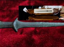 The sword traveled from Trebizond to Venice in the second half of the 19th century, a gift from Yervant Khorasandjian, an art dealer and collector.