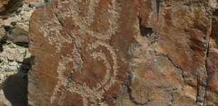 Prehistoric rock drawings near Natanz in central Iran