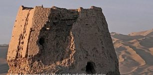 The ruins of a Han Dynasty (202 BC - 220 AD) Chinese watchtower made of rammed earth at Dunhuang.
