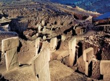 Göbeklitepe - Remains at the site indicate that Göbekli Tepe was constructed by hunter-gatherers (the presence of such quantities of wild animal bones indicates that they had not yet domesticated animals or begun farming.