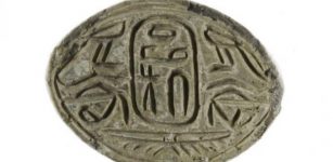 Seal amulet with the name of the Hyksos Pharoah Apophis.