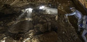 The team entering the Chiquihuite Cave. Credit: Devlin A. Gandy