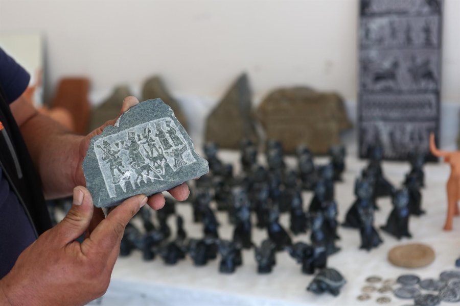 Hittite figures engraved in stones