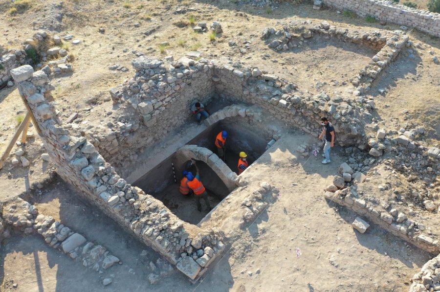 7-century-old cistern unearthed in medieval city of Beçin in southwest Turkey 