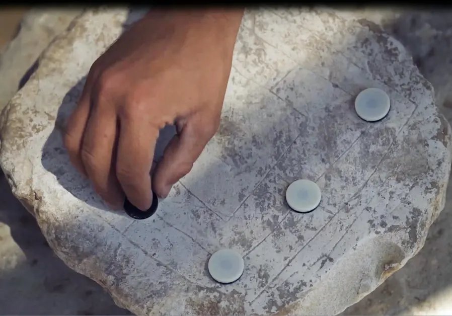 The 'Windmill' board game (Credit: Emil Aladjem/Israel Antiquities Authority)