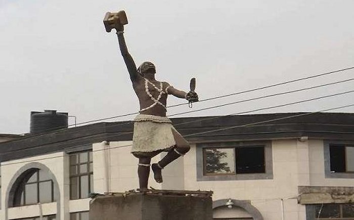 Anotchi commanded the stool to land in front of the man who should be King, and the stool placed itself before a chief named Osai Tutu, who became the first king of the Ashanti Kingdom in West Africa.