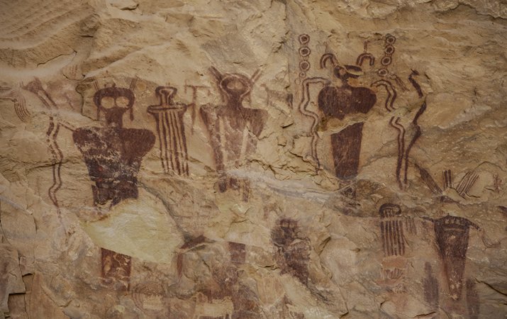 Mysterious 8,000-Year-Old Petroglyphs Of Unknown Beings In Sego Canyon, Utah 